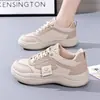 Tênis feminino com sensação de "andar na bosta", novo modelo outono 2026, sola macia, confortável, leve, antiderrapante, sola grossa, sapatos brancos versáteis Q810