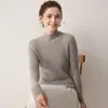 Suéter minimalista de luxo leve 100% caxemira pura para mulheres, gola semi-alta, corte slim, base de malha sem costura de peça única