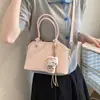 Bolsa Tote Casual de Alto Valor de Nicho 2026 Nova Moda Padrão Diamante Ombro Único Transversal Versátil para o Dia a Dia Bolsa Simples