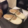 Lenço de cabeça de temperamento, meias-calças pérola, casaco feminino 2026 novo verão, fundo plano, confortável, slip-on, sandálias Mary Jane
