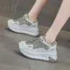 Zapatillas deportivas casuales de moda versátiles y gruesas para mujer que aumentan la altura, estilo "dad shoes", para mujeres menudas, Otoño 2026