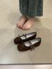 Sapatos Mary Jane Femininos Estilo Retro Francês com Fivela Dupla Camurça Bico Quadrado Raso Laço Estampa de Leopardo Sapatilhas