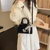 Bolso Cruzado Nuevo de Moda 2026 Estilo Bowling Bordado Lindo para Mujer, Versátil y a la Moda
