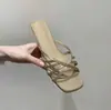 Nova coleção de verão: Sandálias de bico aberto, salto baixo, versáteis e estilosas em estilo fada para mulheres, apresentando um design inspirado na Coreia e um visual chique e elegante