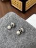 Pendientes de perlas Shi Jia con dos pequeños granos de oro, colgantes traseros franceses, sencillos y elegantes, de nicho, para celebridades de Internet, para mujer.