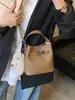 Moda Transfronteiriça Bolsa de Mão Simples Feminina 2025 Novo Estilo Bolsa Transversal Nicho Japonês e Coreano Casual Simples Bolsa de Balde