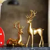 Ciervo Geométrico Rojo de Navidad Artesanías de Resina para el Hogar Adornos Decoración Navideña para Sala de Estar Oficina Regalos