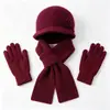 Conjunto de três peças para mulheres de meia-idade e idosas: chapéu de tricô espesso e quente para outono e inverno, boné de beisebol de pele de coelho, cachecol e luvas