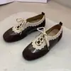 Encuentro de Primera Temporada Sweet Cool Encaje Zapatos de Entrenamiento Alemanes para Mujer 2026 Estilo Nuevo Suela Suave Cómodos con Cordones Zapatos Pequeños de Cuero Versátiles para el Trabajo