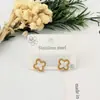 Brincos Populares de Trevo de Quatro Folhas Transfronteiriços para Mulheres, Brincos em Forma de Coração Full Diamond de Luxo Leve, Acessórios Versáteis Estilo Zircônia de Nicho de Alta Qualidade
