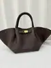Bolsa de Mão de Couro Genuíno com Design de Asa para Mulheres, Atacado da Fábrica de Guangzhou, Bolsa Grande para o Dia a Dia para Mulheres, Em Estoque