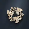 Suministro directo de fábrica anillo versátil simple broche de vestido de diamantes corsage de mariposa punto broche creativo de circón para mujer