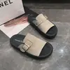Sandálias Femininas de Verão 2026 Novas de Alta Qualidade com Solado Grosso Estilo Birkenstock para Uso Externo, com Toque Macio, Chinelos Femininos para Praia