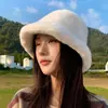 Sombrero de pescador de felpa de color liso para mujer, cálido en invierno, hace que la cara se vea más pequeña, esponjoso y suave, sombrero tipo cubo versátil para cabezas grandes
