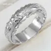 Tendencia de Moda Transfronteriza Nuevo Estilo Anillo de Flor de Rosa Tallada Flotante Chapado en Oro de 14K Joyería Transfronteriza Europea y Americana
