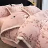 Juego de Cuatro Piezas de Leche Polar Tallada Engrosada Invierno Más Terciopelo Borde Envuelto Funda Nórdica Sábana de Franela Juego de Tres Piezas Ropa de Cama