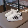 Tenis bajos para niños con puntera de concha, nuevos estilos de otoño para edades de 6 a 12 años, unisex, con suelas antideslizantes, suelas suaves, diseño casual y deportivo, a la moda