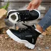 Botas Martin Femininas 2026 Nova Outono Inverno Sapatos de Algodão Botas Curtas Esportivas Casuais Plus Veludo Sapatos Femininos de Cano Alto Outono Preto Branco