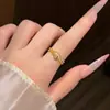 Anillo abierto de alta gama estilo coreano y japonés, delgado en la cintura, totalmente incrustado de diamantes para mujer, simple y único, accesorio de anillo de cobre ajustable, joya de mano versátil