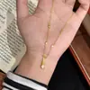 Elegante Vintage de Estilo Francés Gama Alta Lujo Ligero Versátil Collar Colgante Forma de Cintura Gota de Agua para Mujer con Temperamento Único Cadena para la Clavícula