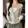 Sudadera con Capucha Estilo Americano Gris Claro para Mujer Otoño 2026 Nueva Color Sólido Corte Delgado Favorecedora Cremallera Cárdigan Superior
