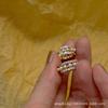 Colorido Amante Blanco Retro Aretes de Perlas Aretes Femeninos Atmósfera de Alta Gama Aretes 2025 Nueva Tendencia