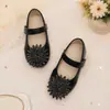 Zapatos versátiles de corte bajo para niña para vestir y uso diario, punta redonda, decoración pesada con cuentas, suela suave, con cierre de velcro