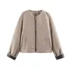 Primavera de 2026 Novo Estilo Gola Redonda Simples Estilo Europeu e Americano Zíper Jaqueta Curta Feminina Retalhos de Couro Sintético Moda