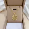 [Acero de Titanio] Collar con Colgante de Zirconia en Forma de Llave con Diamantes Completos, Estilo Palacio Lujoso, Cadena Versátil para la Clavícula para Mujeres, Cadena de Acero de Titanio