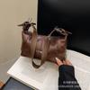 Nova Bolsa de Ombro Único com Textura Retrô para Outono e Inverno 2026, Bolsa Transversal Elegante e Versátil para o Dia a Dia Feminino, Leve