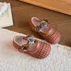 Sapatos de Princesa para Meninas Sandálias de Moda Trançadas 2026 Verão Novos Sapatos de Couro Infantis Vazados Tela de Bebê Sapatos de Uma Sola