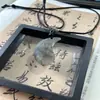 Colar para Mulheres, Design de Nicho, High-End, Elegante, Corrente Simples para Clavícula, Versátil, Simples, Corrente de Pescoço de Luxo Leve