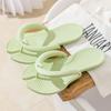 Novas sandálias de dedo portáteis para casal primavera e verão Femininas Casa simples cor sólida Viagem de praia hotel chinelos atacado