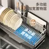 El fabricante suminista un escurridor de cuenco para utensilios de cocina y vajilla, un escurridor de almacenamiento para encimeras del hogar y un estante de almacenamiento para cuchillos y tablas de cortar.