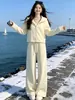 Conjunto deportivo casual para mujer, nuevo modelo otoño 2026, sudadera con capucha y pantalones de chándal, conjunto de dos piezas moderno para principios de otoño