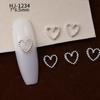 Nuevos accesorios de aleación para decoración de uñas con forma de corazón torcido tridimensional liso con diseño de amor hueco retro japonés