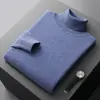 Suéter de cuello alto para hombre para otoño e invierno, camisa base casual de negocios ajustada, nuevo top de punto para hombre