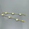 Pulsera Vanjia de Mini Flor de Seis Hojas y Trébol de Cuatro Hojas para Mujer, Versión Alta, Completamente Diamantada, Pulsera de Verano, Nicho de Gama Alta, Ins
