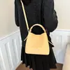 Bolso de cubo retro minimalista de gran capacidad para mujer, nuevo bolso versátil de moda 2026 para el trabajo, de hombro y cruzado, elegante