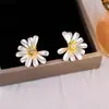 Pendientes Sencillos y Frescos de Margarita Dulce, Pendientes de Flor de Zircón Estilo Bosque Pastoral, Pendientes Pequeños Versátiles de Nicho
