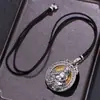 Pendente Amarelo Deus da Riqueza Design Retro Único Transfronteiriço Colar Masculino com Mantra de Seis Caracteres Joias de Prata Tendência Personalizadas para Homens e Mulheres