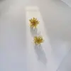Aretes de Diente de León con Textura Metálica de Circonia Línea de Fuegos Artificiales Aretes de Ramo Super Brillantes Diseño de Nicho Aretes de Lujo Accesible