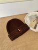 Gorro de punto con oso bordado coreano para mujer, otoño e invierno, cálido, de lana con protección para los oídos, pequeño gorro frío para hombre, a la moda.