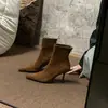 Nuevas Botas de Moda Estilo Francés Puntiagudas Delgadas Otoño/Invierno 2025 Versátiles de Moda Tacón Alto Cierre Trasero Gamuza Botas de Moda