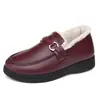 2026 Inverno Novo Estilo Sapatos de Neve de Algodão e Couro Slip-On para Mães de Meia-Idade e Idosas, Botas de Algodão com Lã Adicionada e Forro Espessado para Mulheres
