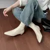 Botas femininas curtas versáteis estilo coreano chique com salto gatinho bico fino delicado outono e inverno 2026 salto baixo grosso cano elástico que abraça a perna
