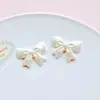 Accesorio de pajarita blanca, decoración de dibujos animados de acrílico con perlas artificiales, accesorio DIY para zuecos, hebilla de zapato, decoración de funda de teléfono