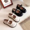Zapatos para niñas, zapatos de cuero de moda infantil, nuevo modelo de otoño 2026, suela suave, antideslizantes, bailarinas dulces de princesa con lazo
