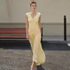 Ropa de Mujer Estilo Europeo y Americano, Nuevo Estilo de Verano, Top de Color Sólido con Cuello en V y Nudo en el Pecho, Falda plisada de Cintura Alta, Conjunto de Dos Piezas