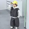 Conjunto de Tres Piezas de Dinosaurio para Bebé Niño Primavera y Otoño Estilo Coreano Conjunto de Chaleco Casual Elegante para Niños Ropa de Otoño para Niños